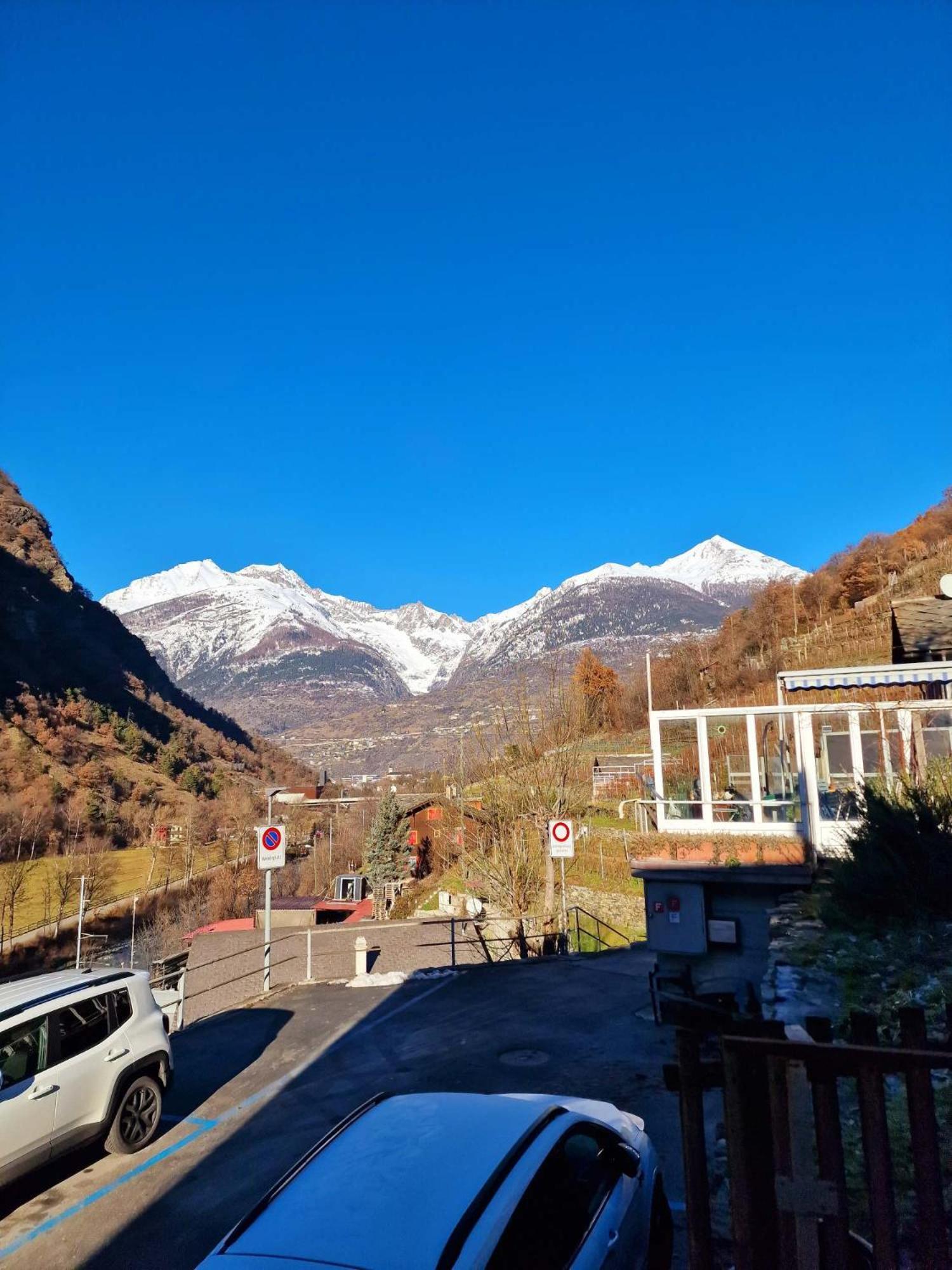 Kunstplanet Im Herzen Der Alpen Am Planetenweg Visp Esterno foto